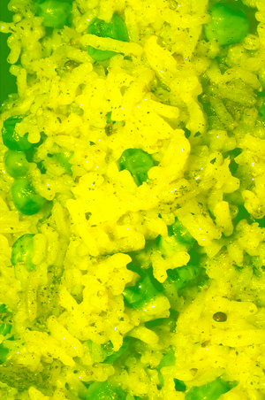 tasty turmeric rice with peas